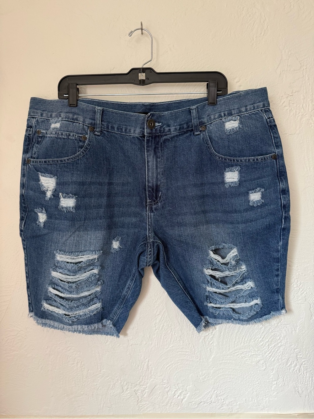 INC International Concepts Distressed Denim Shorts 40W Plus Size Raw Hem